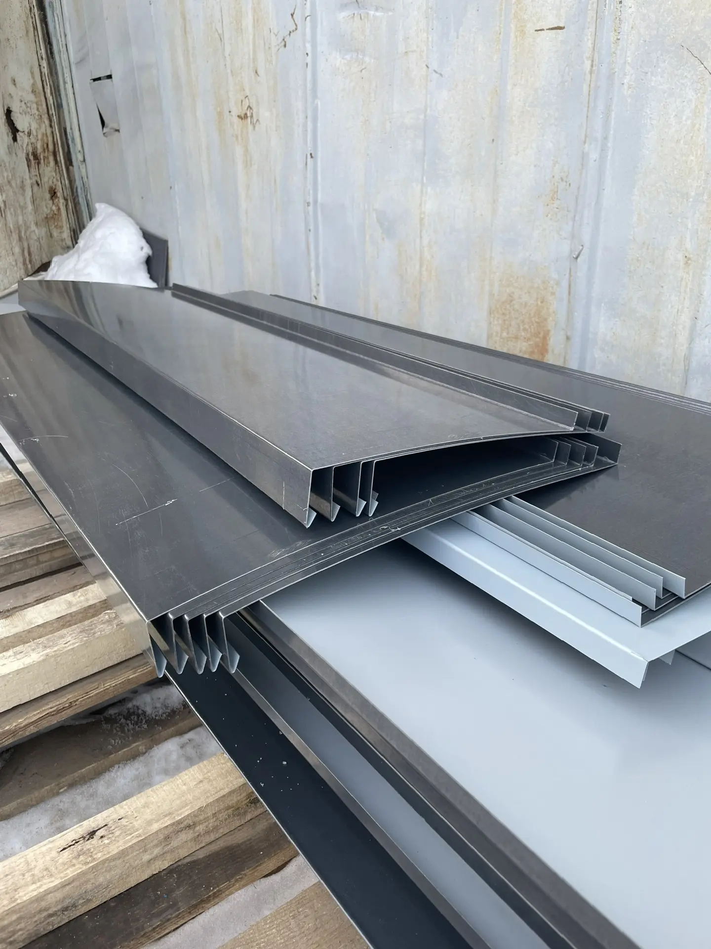 Доборные элементы кровли из металла