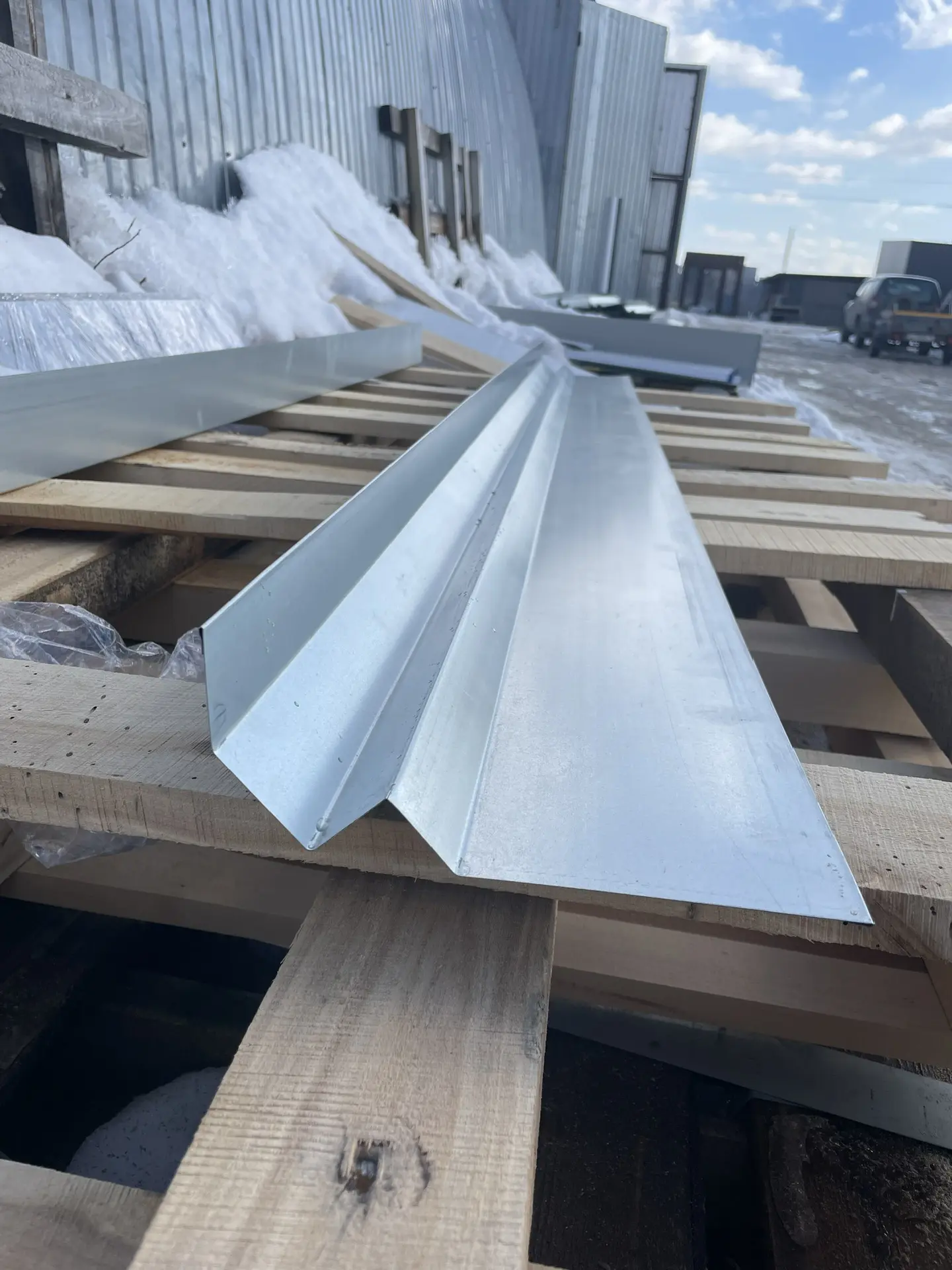 Ендова кровельная металлическая